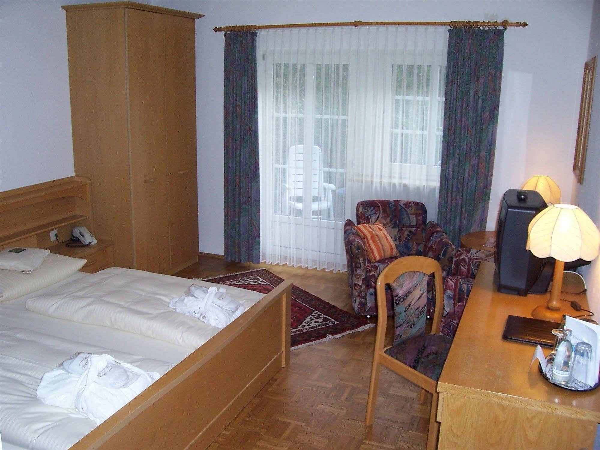 Hotel Weisser Hof Маленте Экстерьер фото